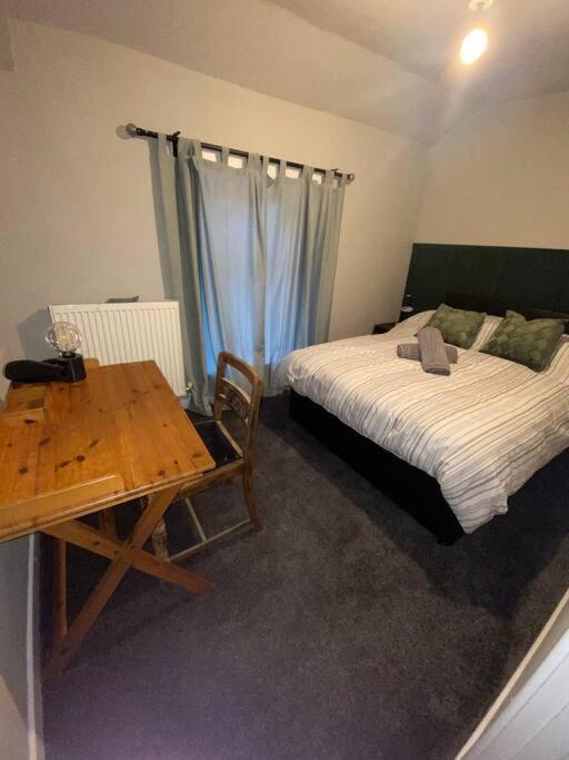 Mountain View Two Bedroom Llwynypia Exterior photo