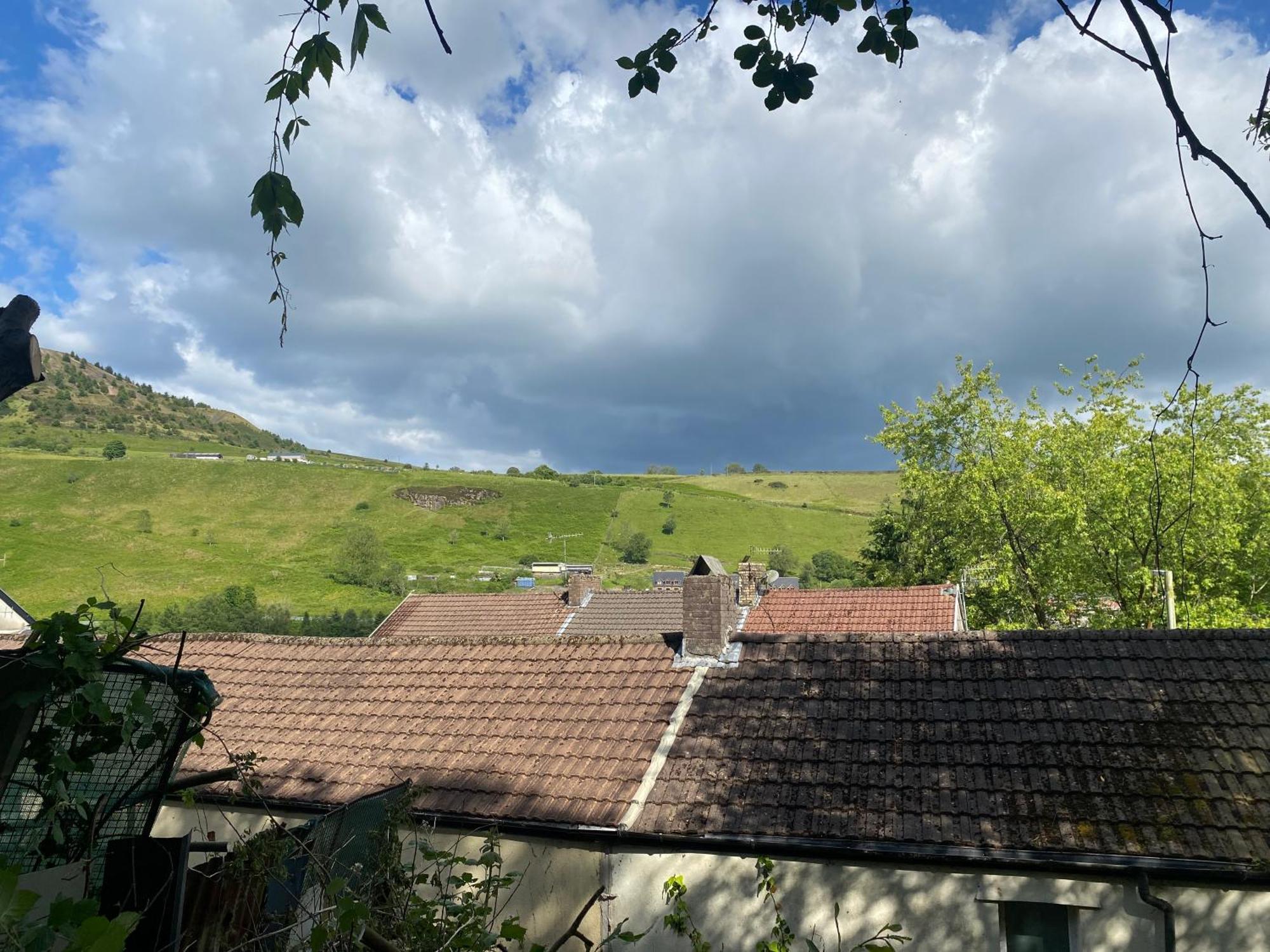 Mountain View Two Bedroom Llwynypia Exterior photo